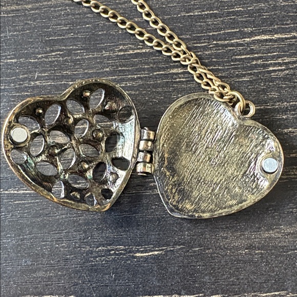 Heart Pendant Necklace - Picture 4 of 5